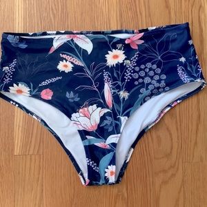 High waisted bikinis bottoms in excellent condition. No fading and full coverage